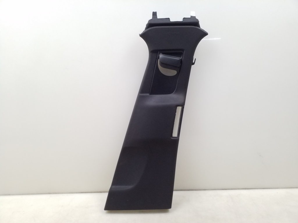 VOLVO V90 (2016–2026) Keskpiilari siseviimistlus 31377668 VOLVO V90 (2016–2026) Keskpiilari siseviimistlus 31377668