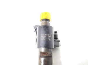  Fuel injector 