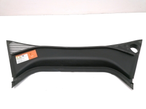Trim under the hood - 1050488-00-B