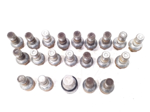  Wheel nuts, bolts 