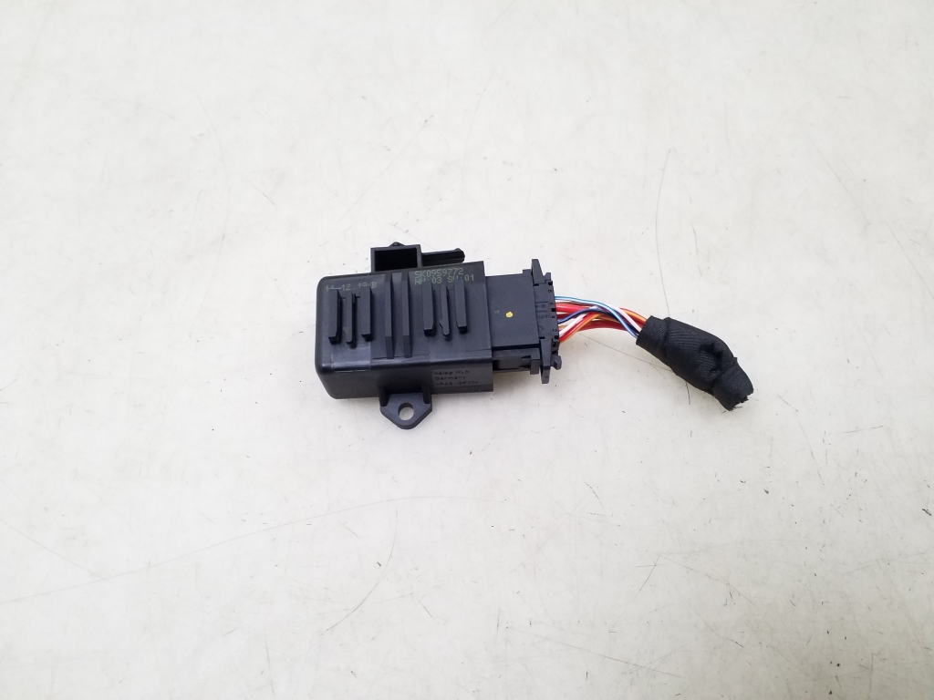 VOLKSWAGEN Caddy 3 generation (2004-2015) Front Right Seat Control Unit 5K0959772 24987598