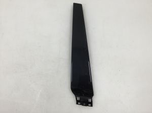 Keskmise piilari välimine ilupaneel - 8E0853290D