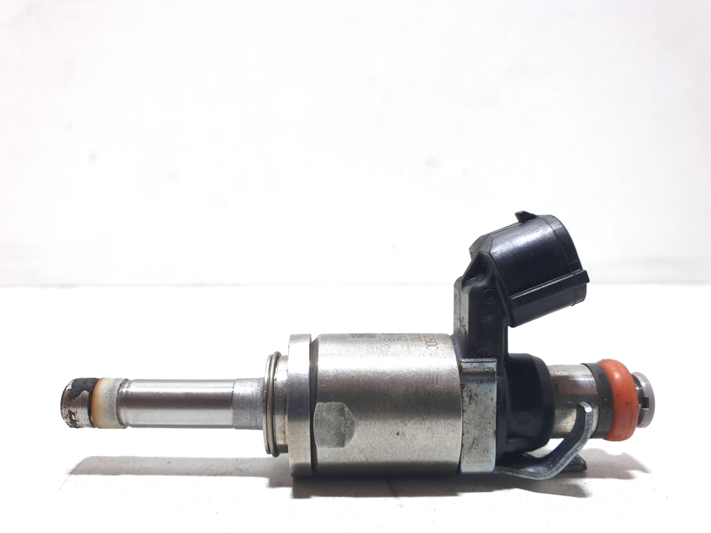 Used Mazda CX3 Fuel injector PE0113250C