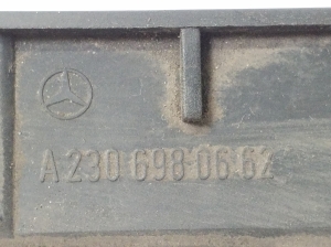 Mercedes Benz SL-Class 230 (2001–2012) Halterung für Schwellerverkleidung außen A2306980662 - 2