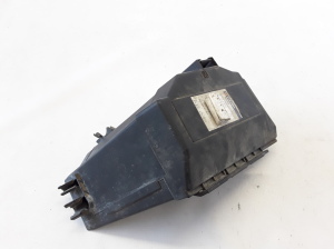   Sicherungskastenhalter unter der Motorhaube  - 7703297191  