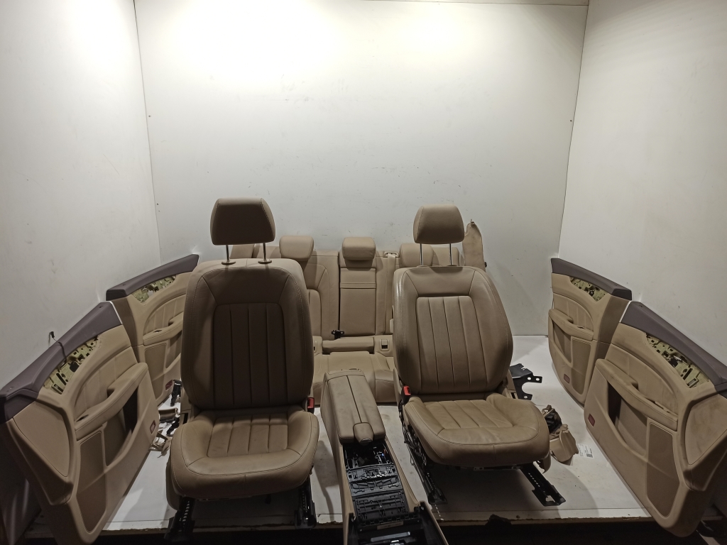 Mercedes Benz CLS-Class 218 (2011–2018) Salons un tā detaļas Mercedes Benz CLS-Class 218 (2011–2018) Salons un tā detaļas