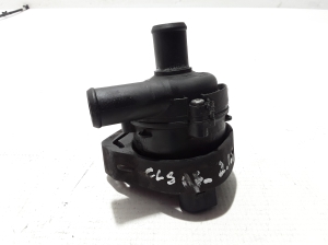 Mercedes Benz CLS-Class 218 (2011–2018) Zusatzwasserpumpe A2118950364 - 5