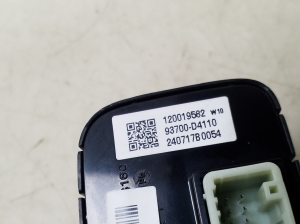 Kia Optima (2015–2026) Interior light switch 93700D4110 - 3