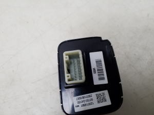 Kia Optima (2015–2026) Interior light switch 93700D4100 - 2