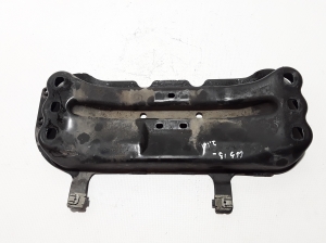  Engine holder 