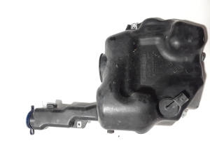  Windscreen washer tank front 