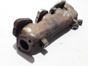  Exhaust manifold 