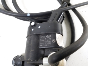 Hyundai Tucson (2015–2026) Front windshield washer pump 985102W500 - 4