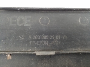 Mercedes Benz C-Class 203 (2000–2007) Esikaitseraua numbrimärgi hoidik A2038852981 - 2
