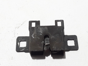  Engine cover lock 