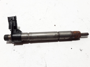  Fuel injector 