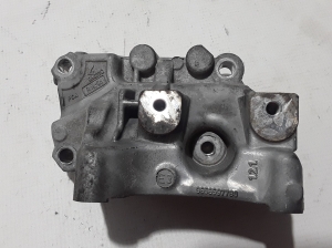  Engine holder 