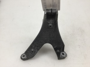   Engine holder 