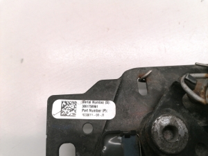 Tesla Model S S (2012–2026) Hood latch 1033011-00-D - 2