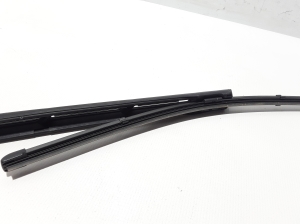  Windshield wiper blade 