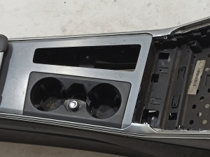  Interior console 