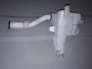 Esiklaasi pesuvedeliku paak - TG060851155