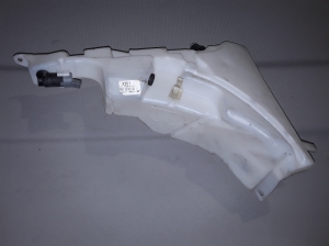 Jaguar XJ (2009–2026) Front washer fluid reservoir AW9317B613BE - 3