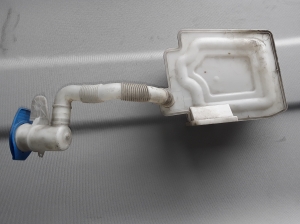 Volkswagen Caddy III (2004–2015) Front washer fluid reservoir 1K0955453Q - 3