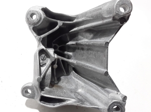  Engine holder 