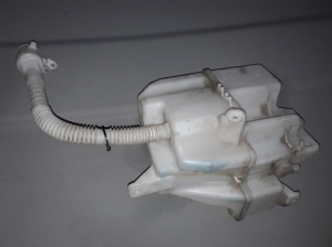 Land Rover Freelander (2006–2014) Front washer fluid reservoir 6H5217C627CB - 3