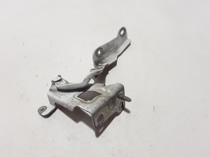  Engine cover hinge 