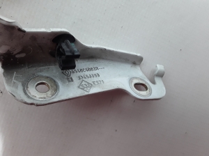  Engine cover hinge 