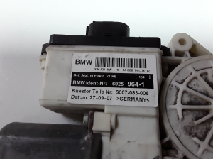 BMW X3 E83 (2003–2010) Front door window regulator motor 6925964 - 2