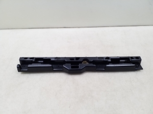 Exterior sill trim bracket - 7387344