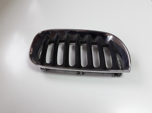   Engine cover grille 