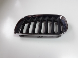  Engine cover grille 