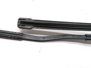 Peugeot 208 (2019–2026) Windshield wiper arm 9822931880 - 2