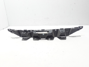  Rear bumper bracket on the rear panel 