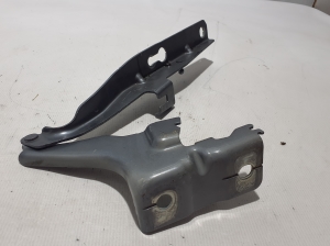  Engine cover hinge 