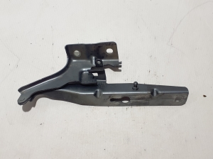  Engine cover hinge 