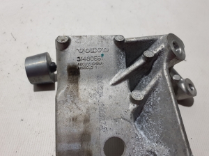  Engine holder 