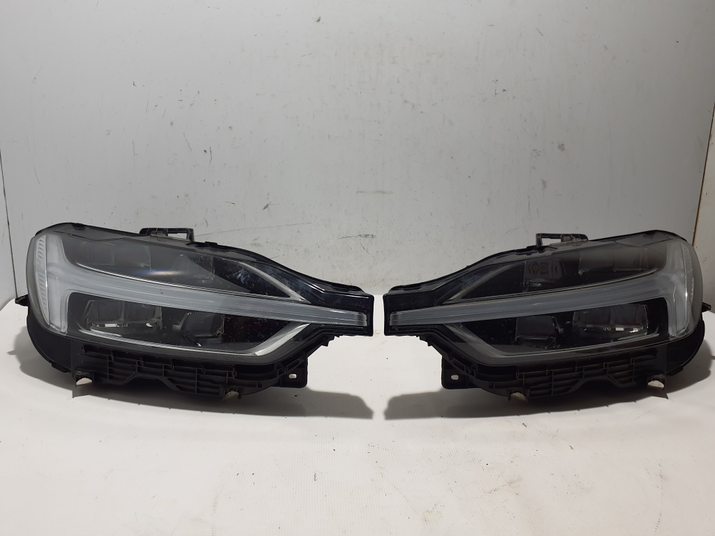 VOLVO XC60 2 generation (2017-2024) Front Headlights Set 22318670