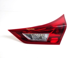 Tail light on trunk lid