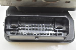 Hyundai ix35 (2009–2015) ABS unit 589202Y940 - 4