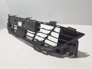 RENAULT Clio V (2019–2026) Front bumper lower grille 622541469R - 4