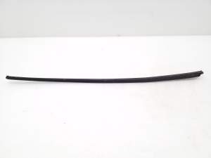   Windscreen strut outer 