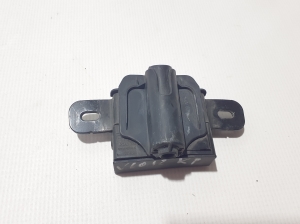   Engine cover lock 