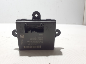   Rear side door control unit 