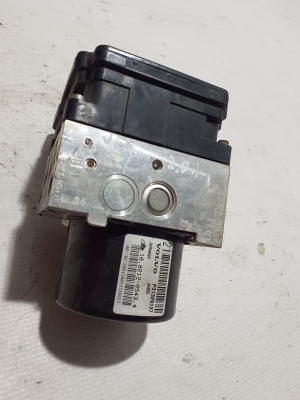 VOLVO V60 (2010–2018) ABS unit 31329137 - 3