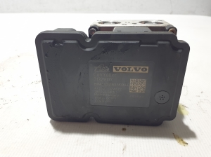 VOLVO V60 (2010–2018) ABS unit 31329137 - 4